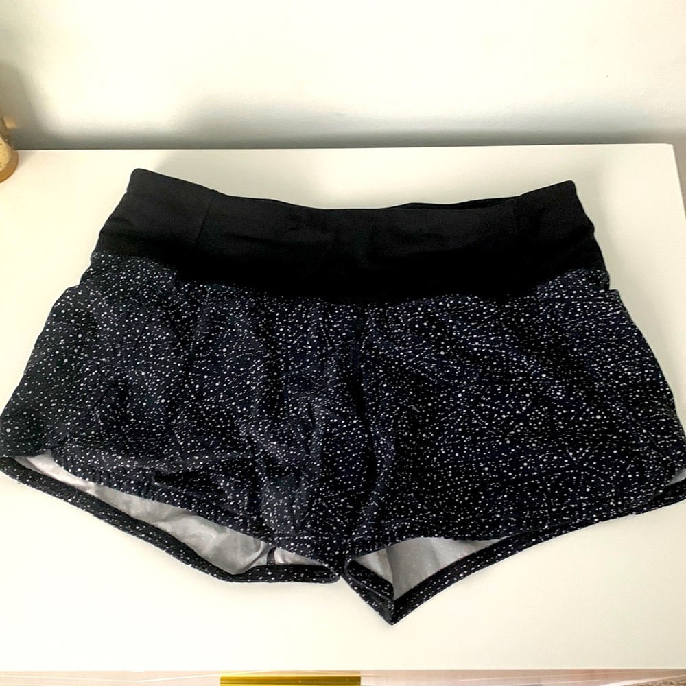 Lululemon Black Patterned speed up shorts size 4 4” PLS IM BROKE 😭😭